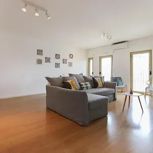 Modern & Bright Avenidas Novas By Homing , Lisboa Portugal