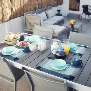  Holiday home - Spacious Sunlit Patio